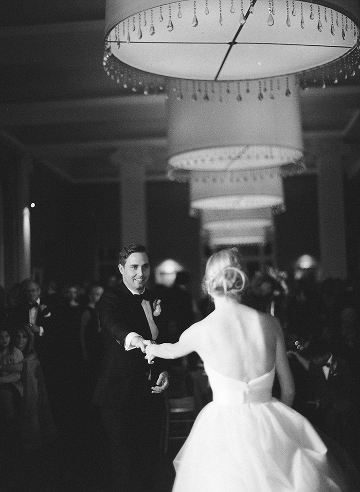 Calhoun Beach Club wedding by Minneapolis Wedding Photographer Laura Ivanova