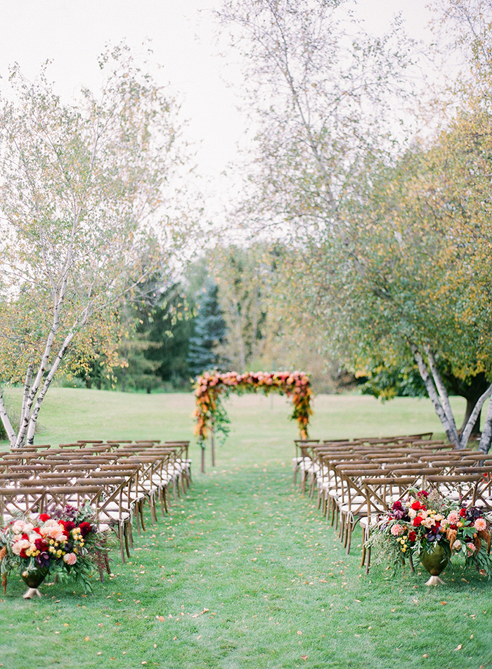 Minnesota fall backyard wedding by Destination Wedding Photographer, Laura Ivanova