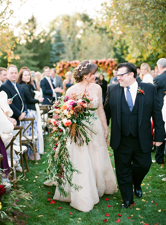 Minnesota backyard ceremony by Destination Wedding Photographer, Laura Ivanova