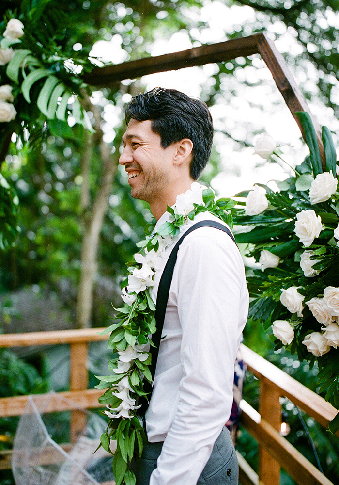 Hawaii Backyard Wedding by Laura Ivanova Photography