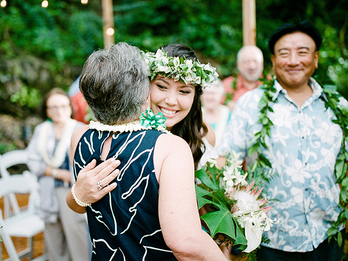 Hawaii Backyard Wedding by Laura Ivanova Photography