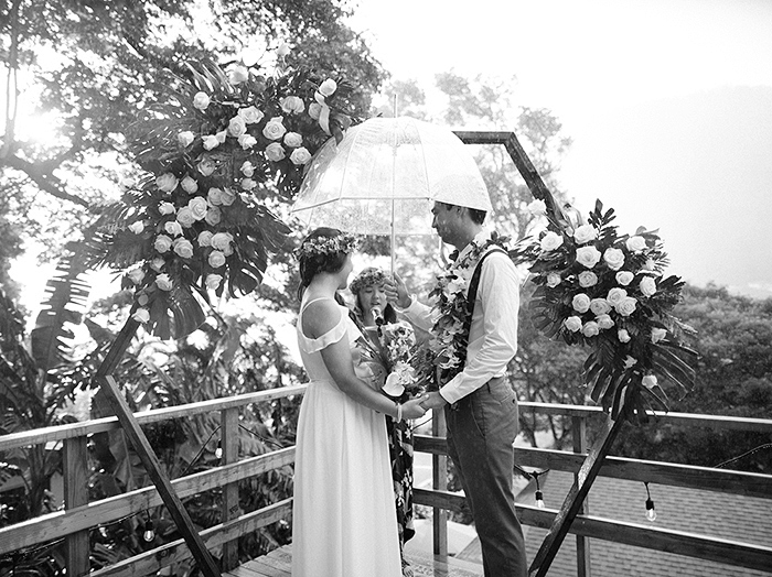Backyard wedding ceremony in Honolulu by film photographer, Laura Ivanova