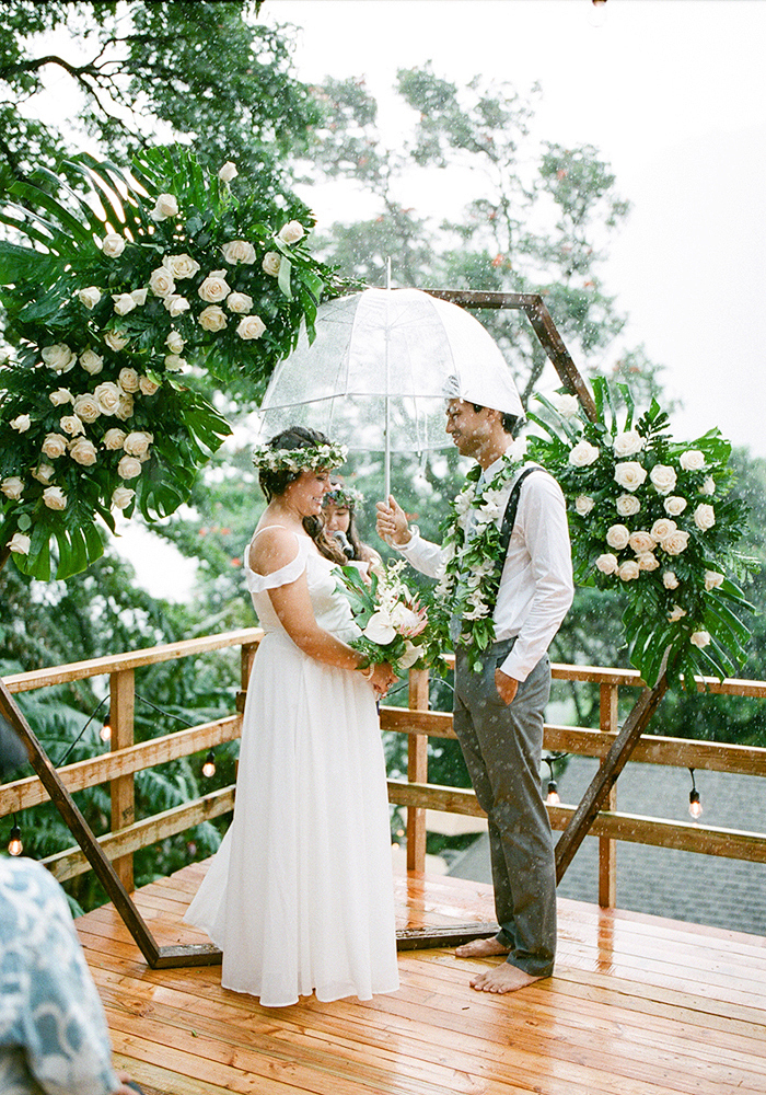Backyard wedding ceremony in Honolulu by film photographer, Laura Ivanova