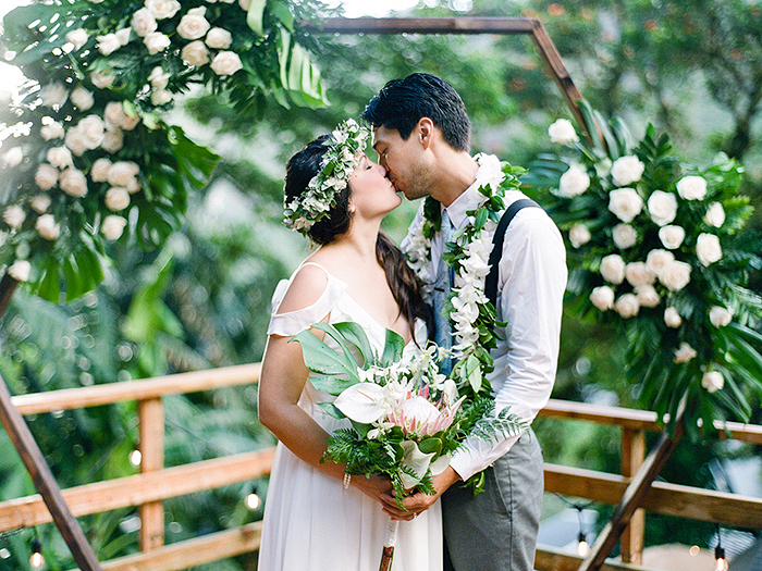 Oahu Bride & Groom by photographer, Laura Ivanova