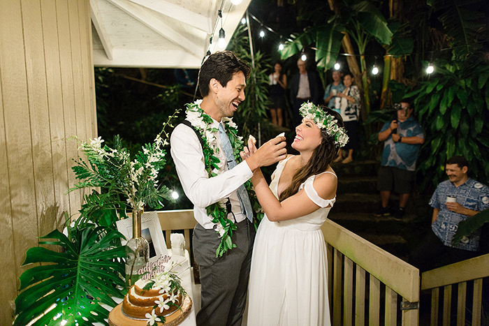 Honolulu Backyard Wedding by Laura Ivanova Photography