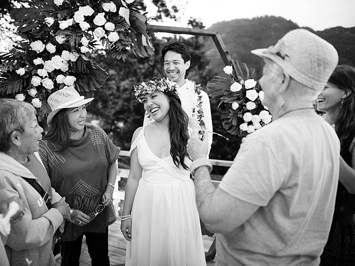 Honolulu Backyard Wedding by Laura Ivanova Photography