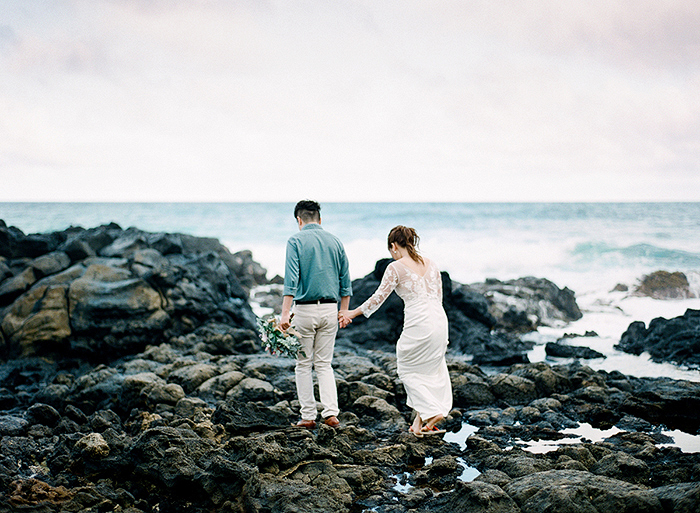 Makapu'u Beach Couples Session by Laura Ivanova Photography