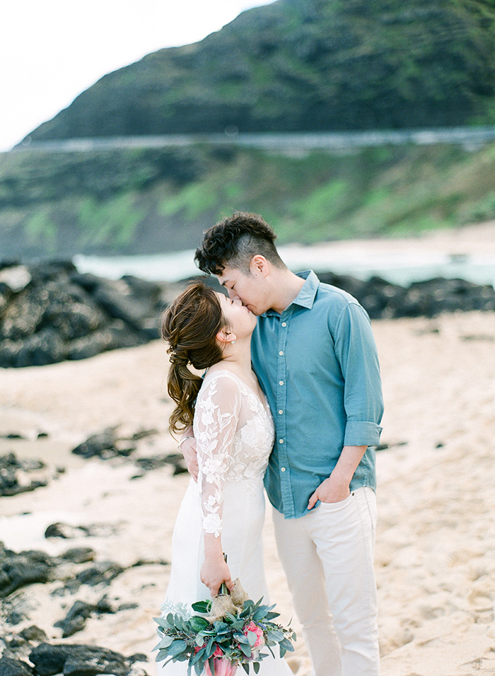 Waimanalo, Oahu, Hawaii Couples Session by Laura Ivanova Photography