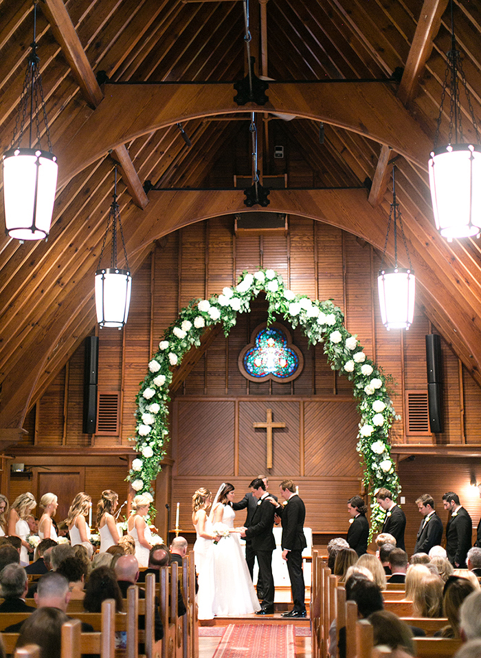Wedding at St Martin's by the Lakes in Wayzata, Minnesota, by Laura Ivanova Photography