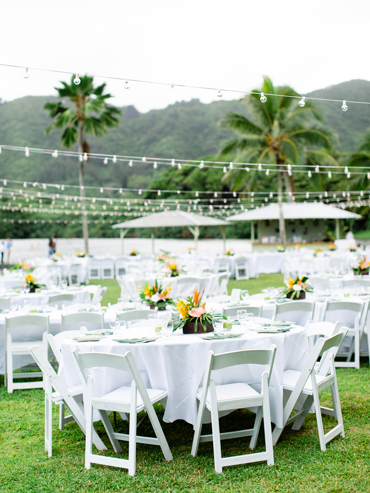 Vibrant island wedding decor by Laura Ivanova Photography