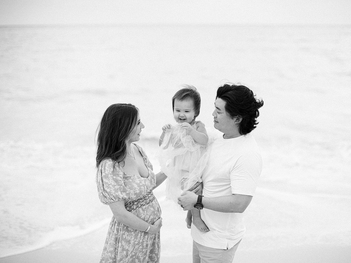 Hawaii family session | Photography by Oahu Film Photographer, Laura Ivanova
