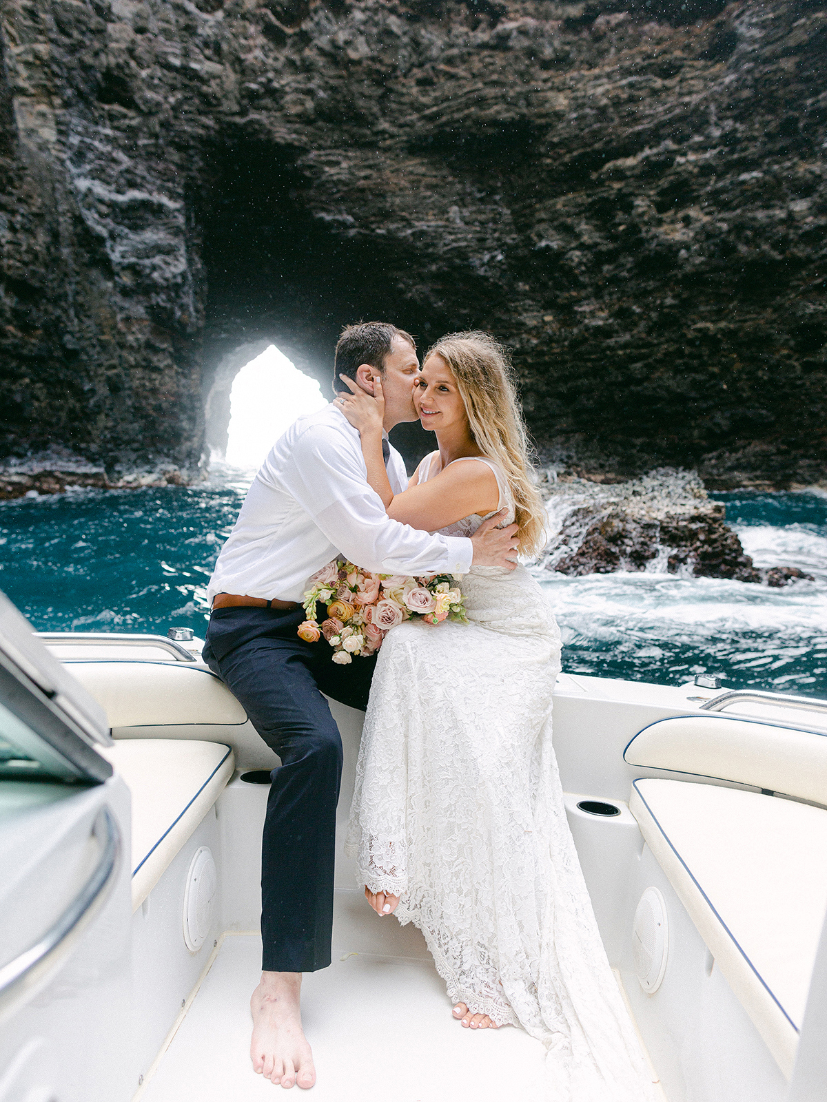 Napali Coast, Kauai wedding photography by Laura Ivanova