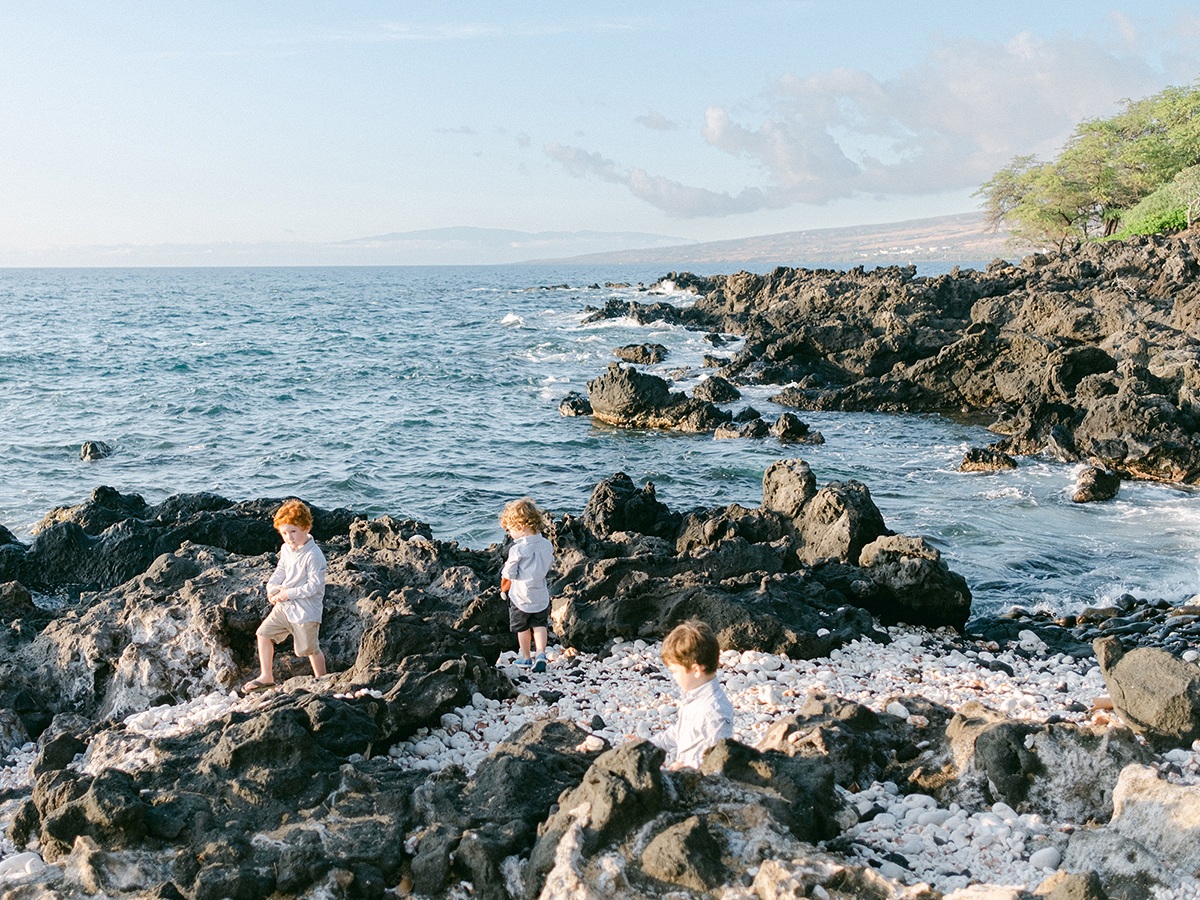 Family photography at the Mauna Kea Resort by Laura Ivanova