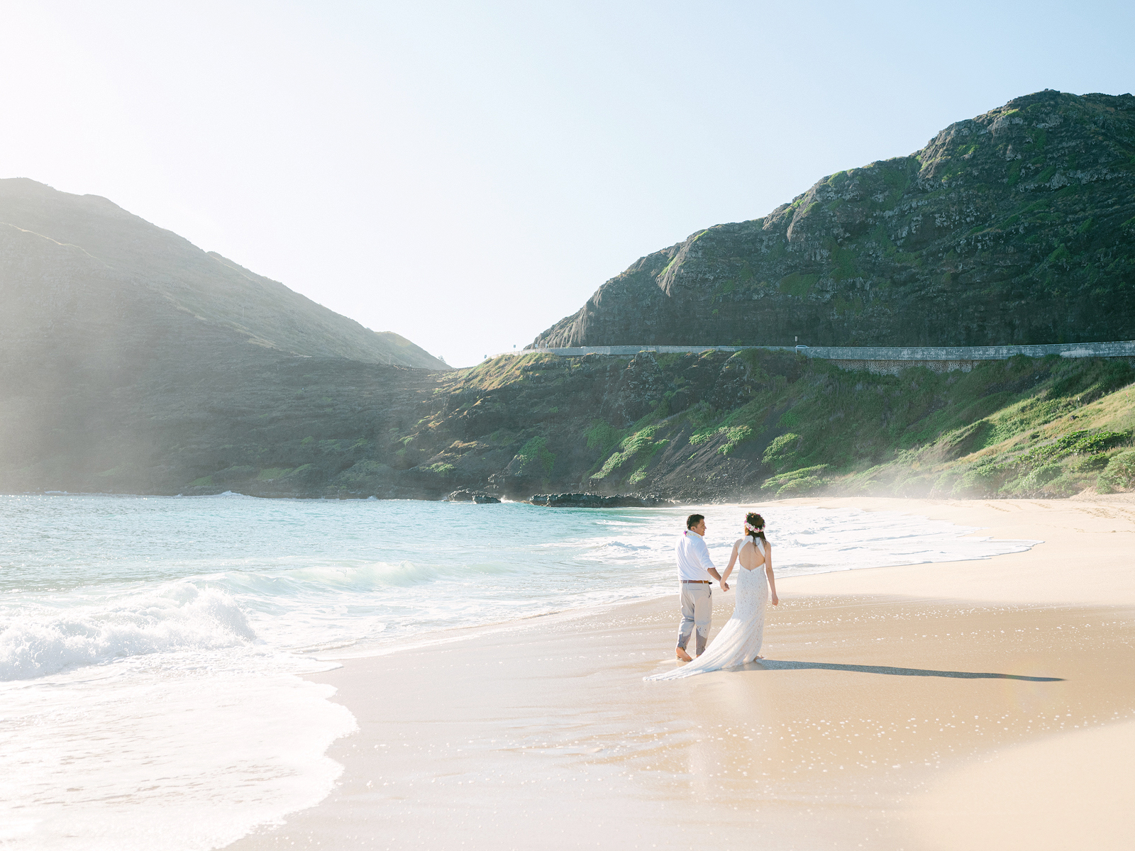Oahu sunrise wedding at Makapu'u Beach by Laura Ivanova Photography