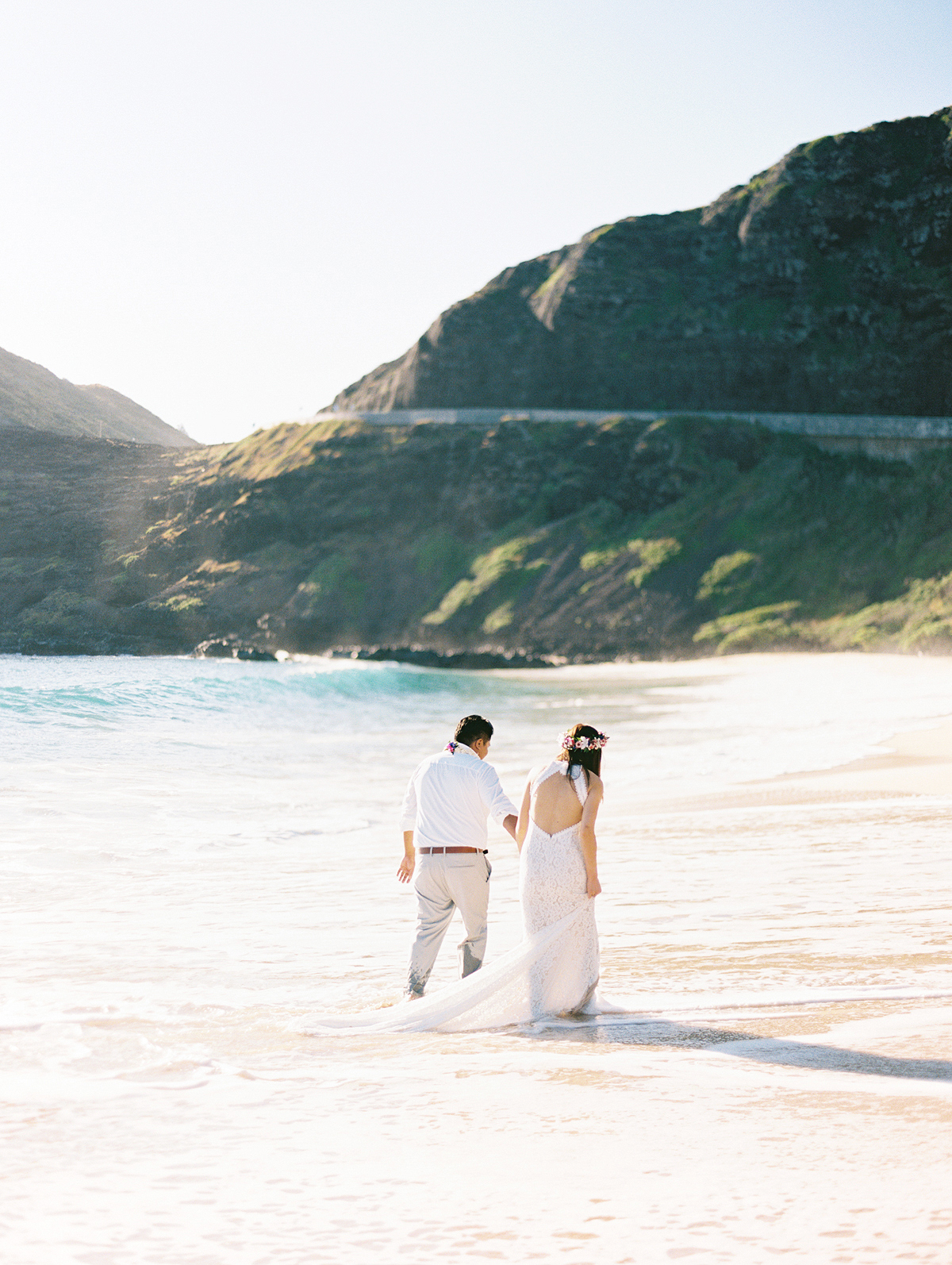 Hawaii wedding on film by Laura Ivanova Photography