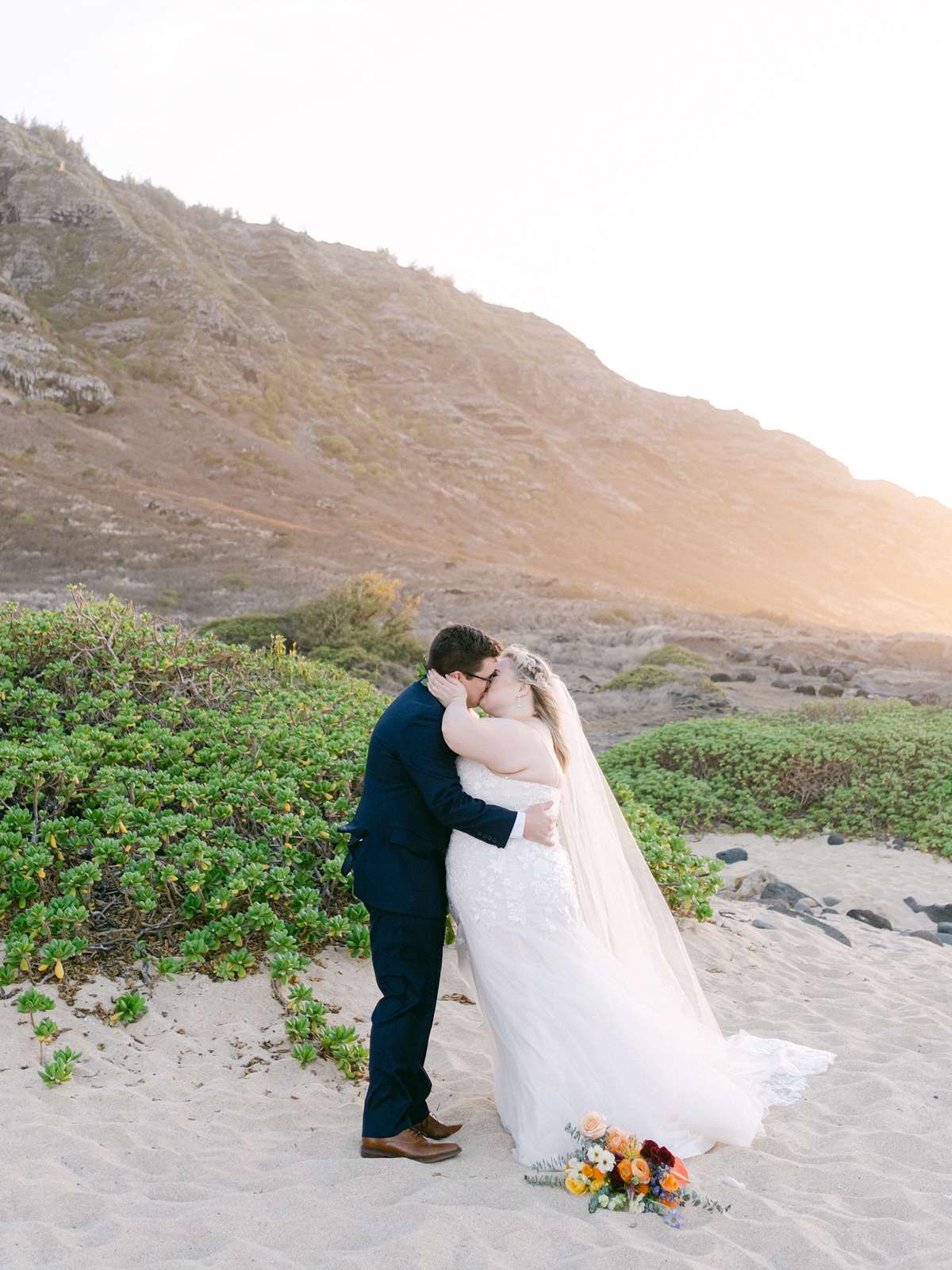 Oahu north shore elopement by Laura Ivanova Photography