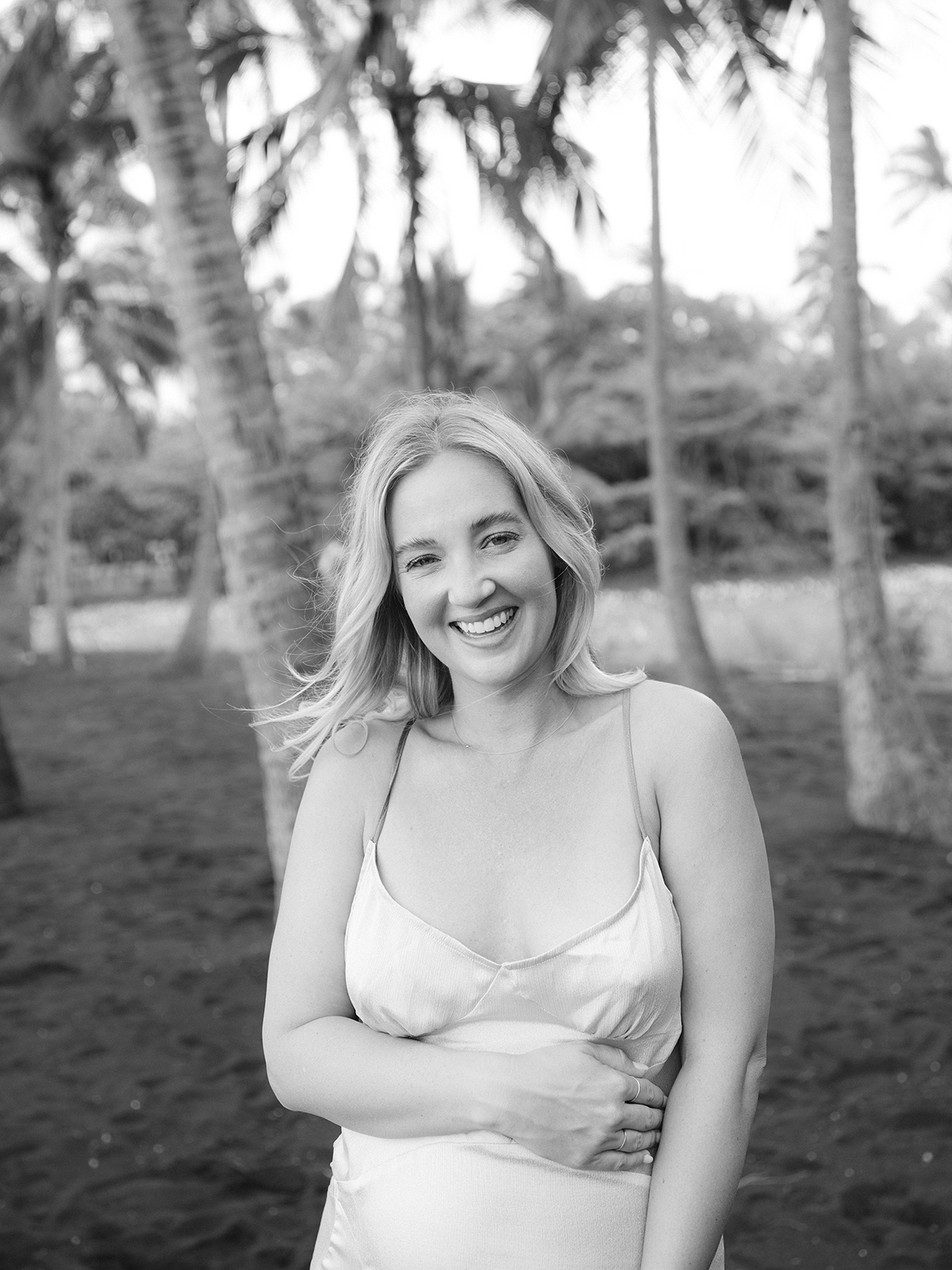 Big Island maternity session by film photographer, Laura Ivanova