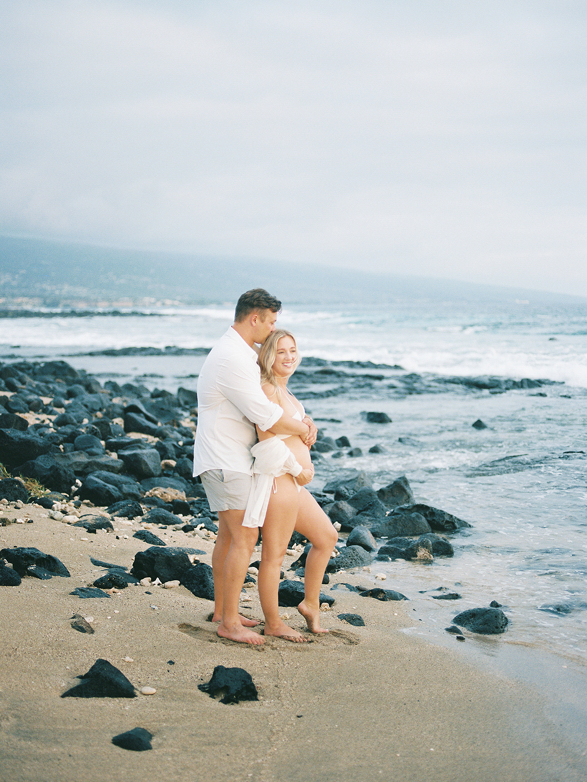 Hawaii couples session on film by Laura Ivanova Photography