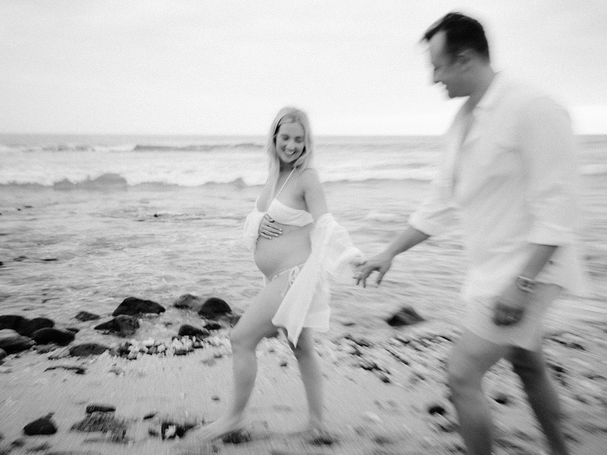 Kona, Hawaii maternity session by Laura Ivanova Photography