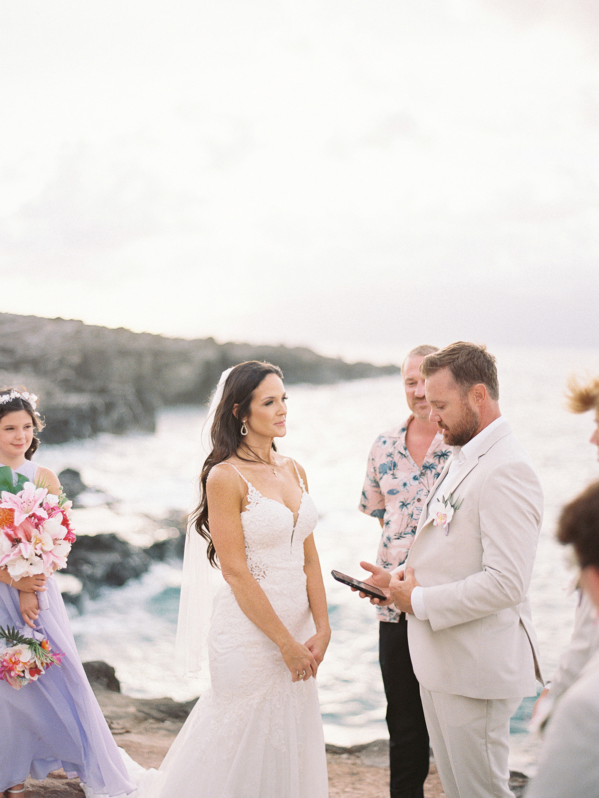 Beach elopement photography on Maui: Laura Ivanova Photography