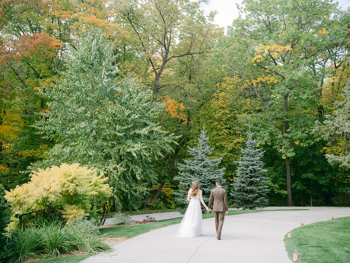 private estate wedding in Minnesota by film photographer, Laura Ivanova