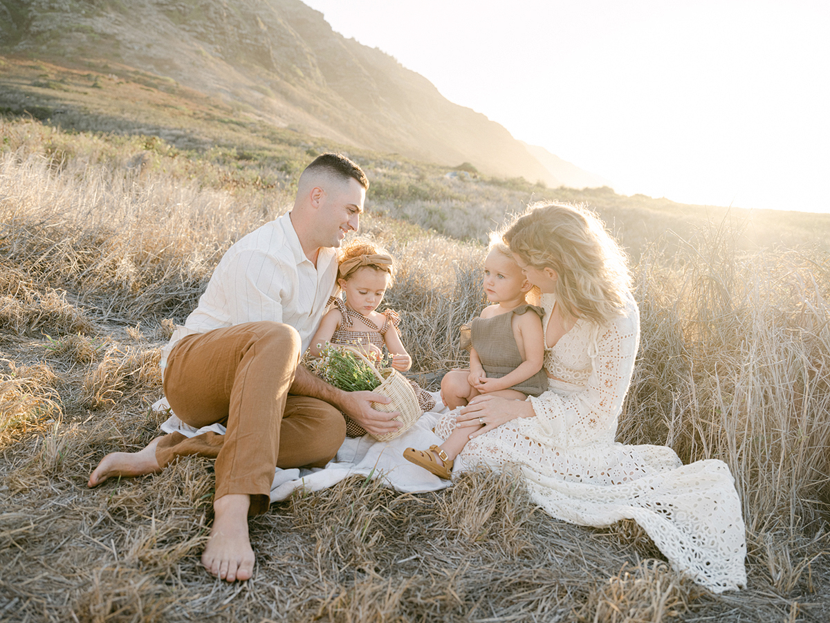 What to wear hawaii family photos | tips and tricks for styling your session from local photographer, Laura Ivanova