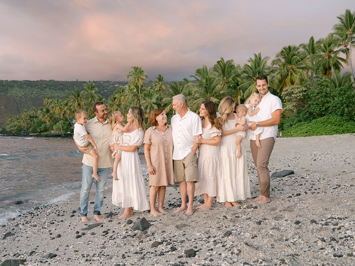 Extended family photography, by Oahu, Hawaii based photographer, Laura Ivanova