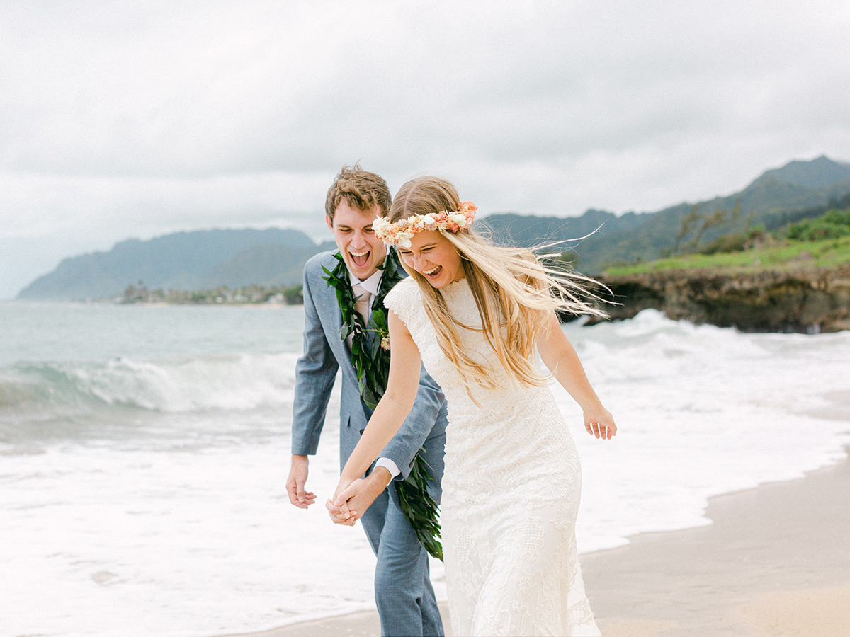 Intimate Hawaii beach wedding by Laura Ivanova Photography
