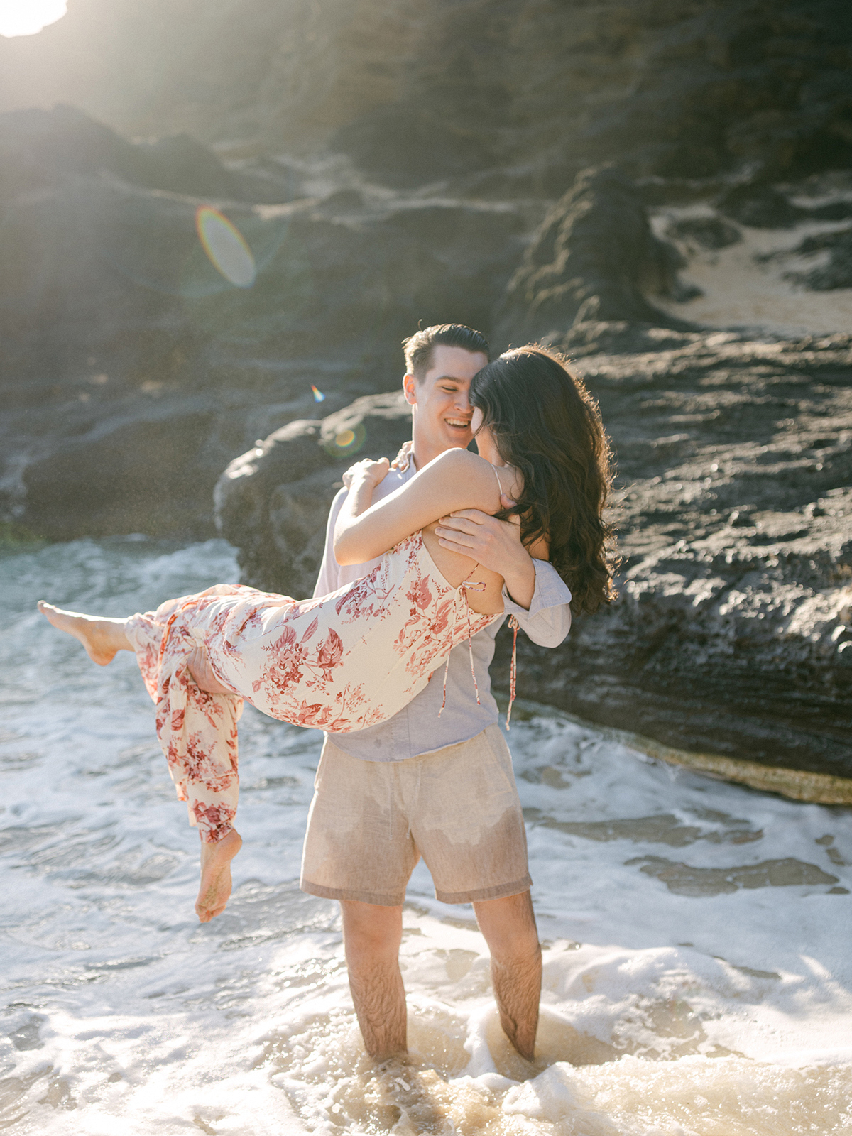 Film couples photographer, Oahu, Hawaii | Laura Ivanova Photography