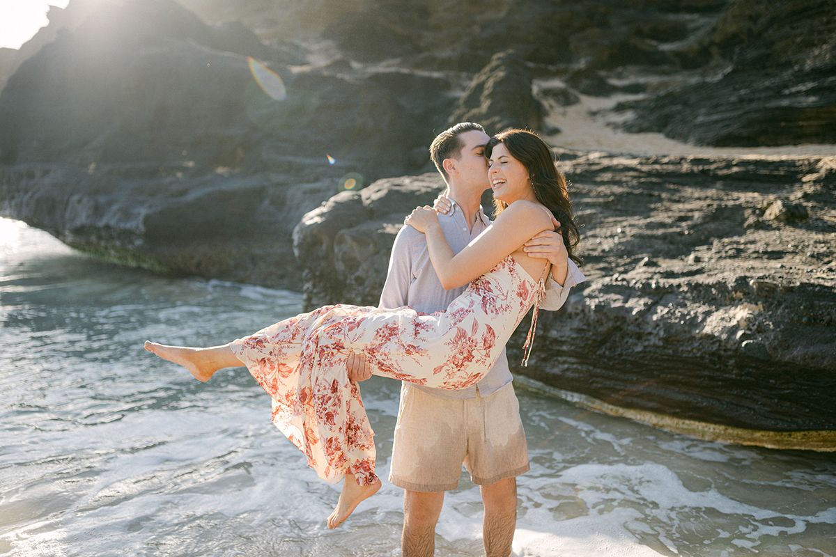 Film couples photographer, Oahu, Hawaii | Laura Ivanova Photography