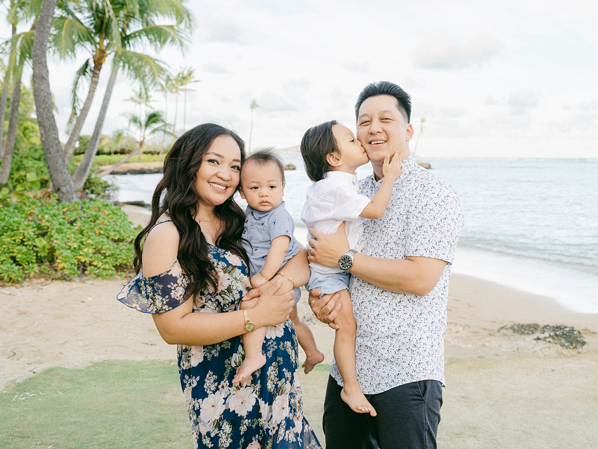 Honolulu family photos by Laura Ivanova Photography