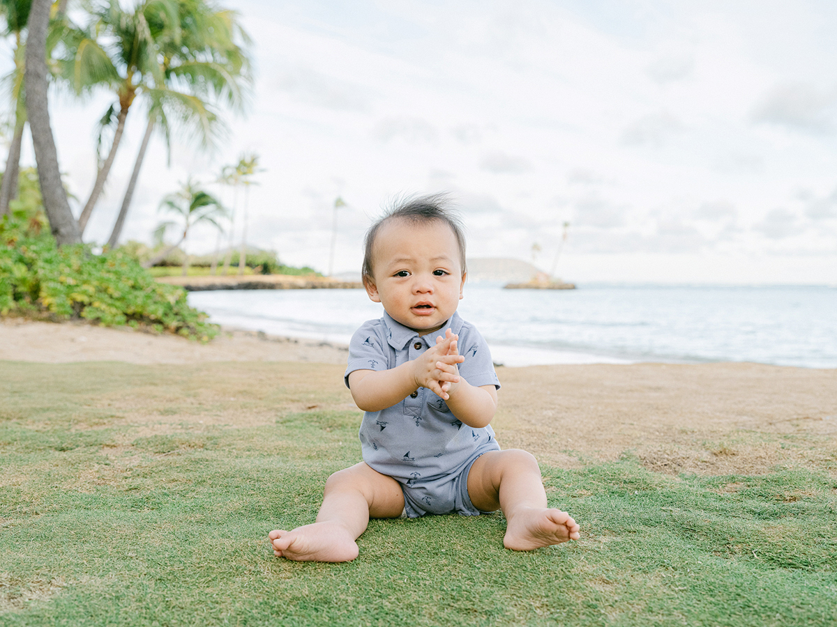 Honolulu family photos by Laura Ivanova Photography