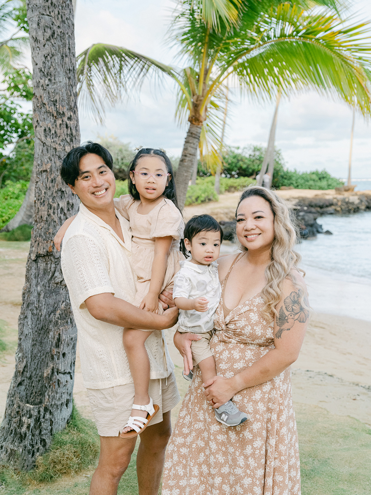 Honolulu family photos by Laura Ivanova Photography