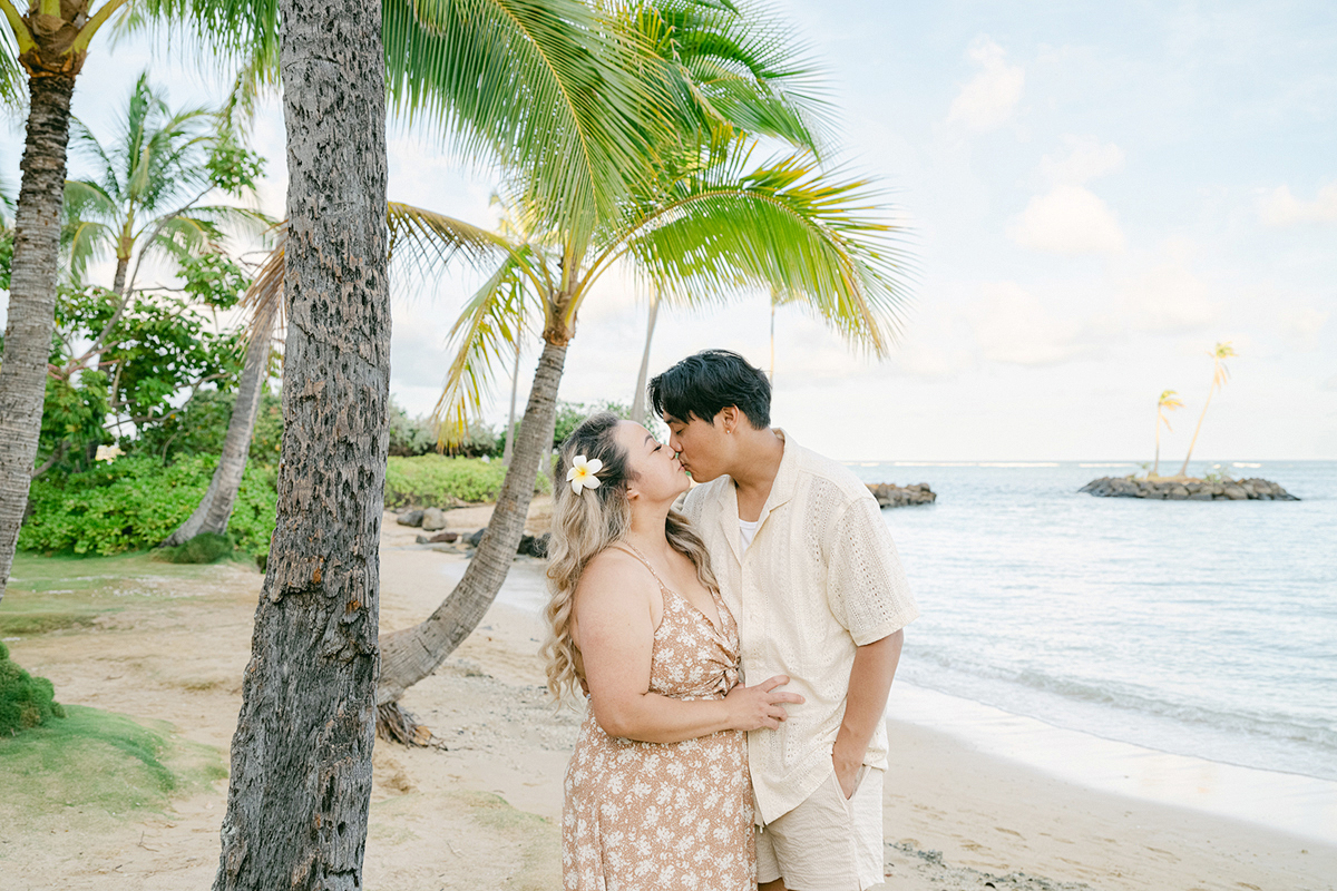 Honolulu family photos by Laura Ivanova Photography