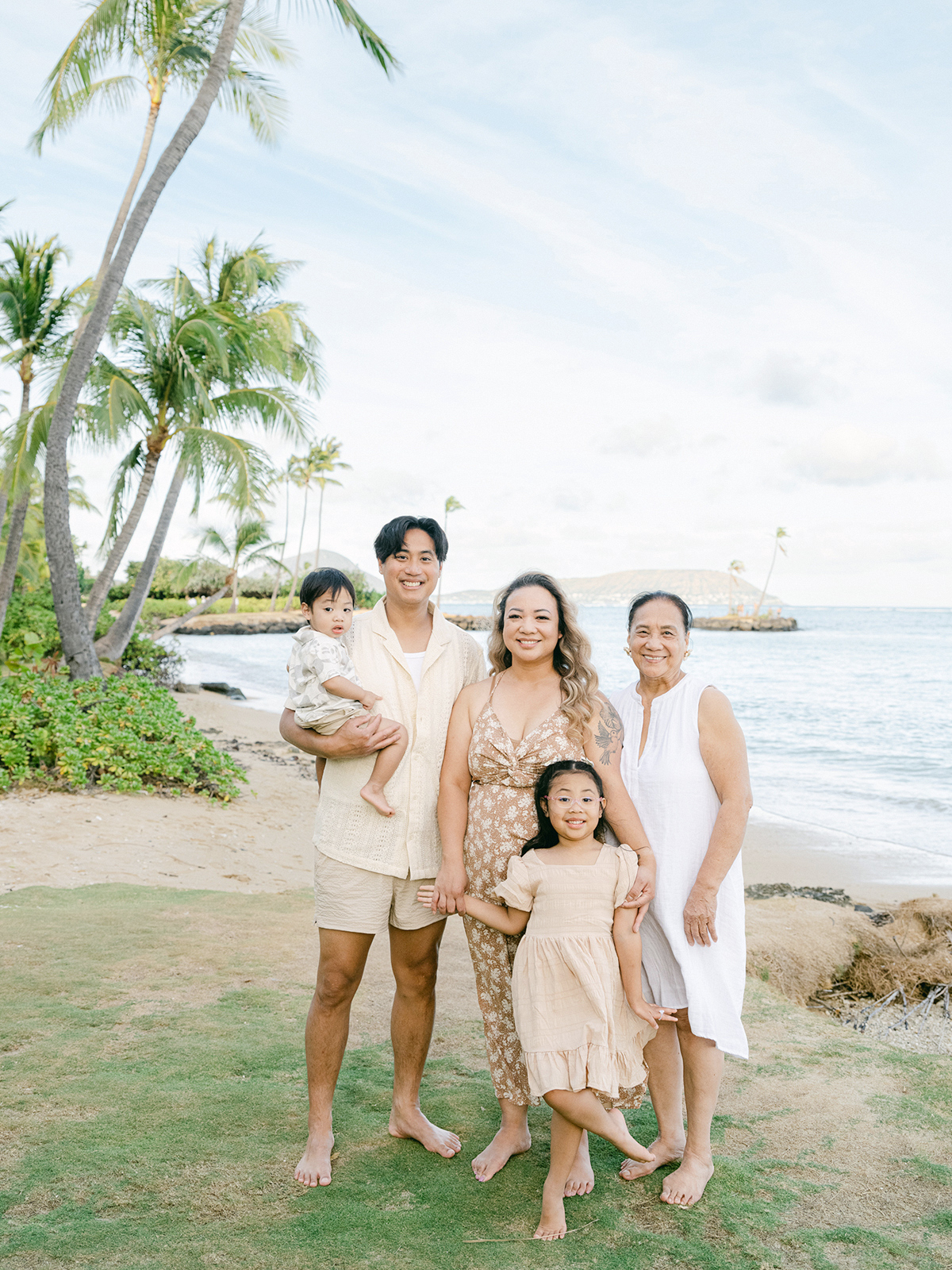 Honolulu family photos by Laura Ivanova Photography