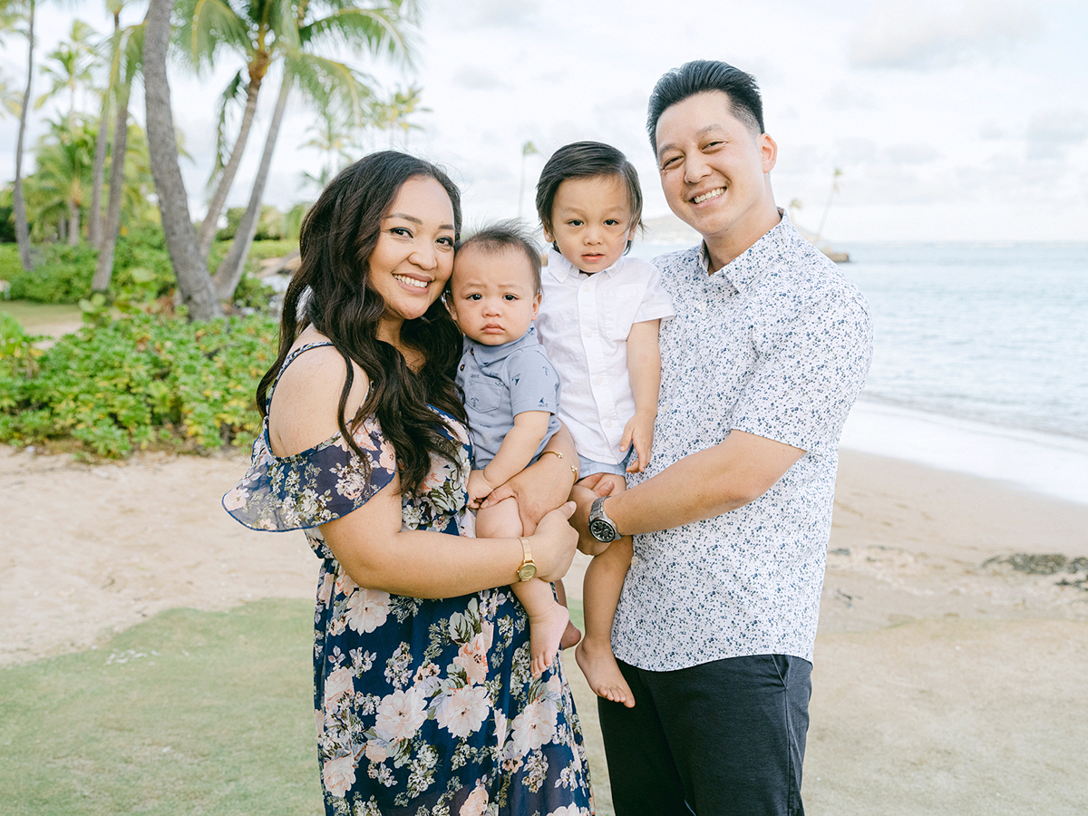 Honolulu family photos by Laura Ivanova Photography