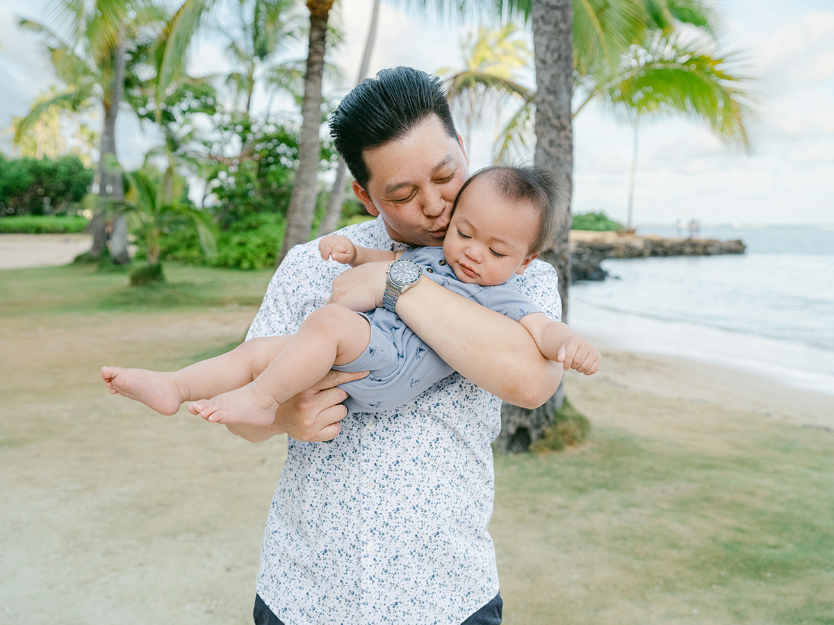 Honolulu family photos by Laura Ivanova Photography