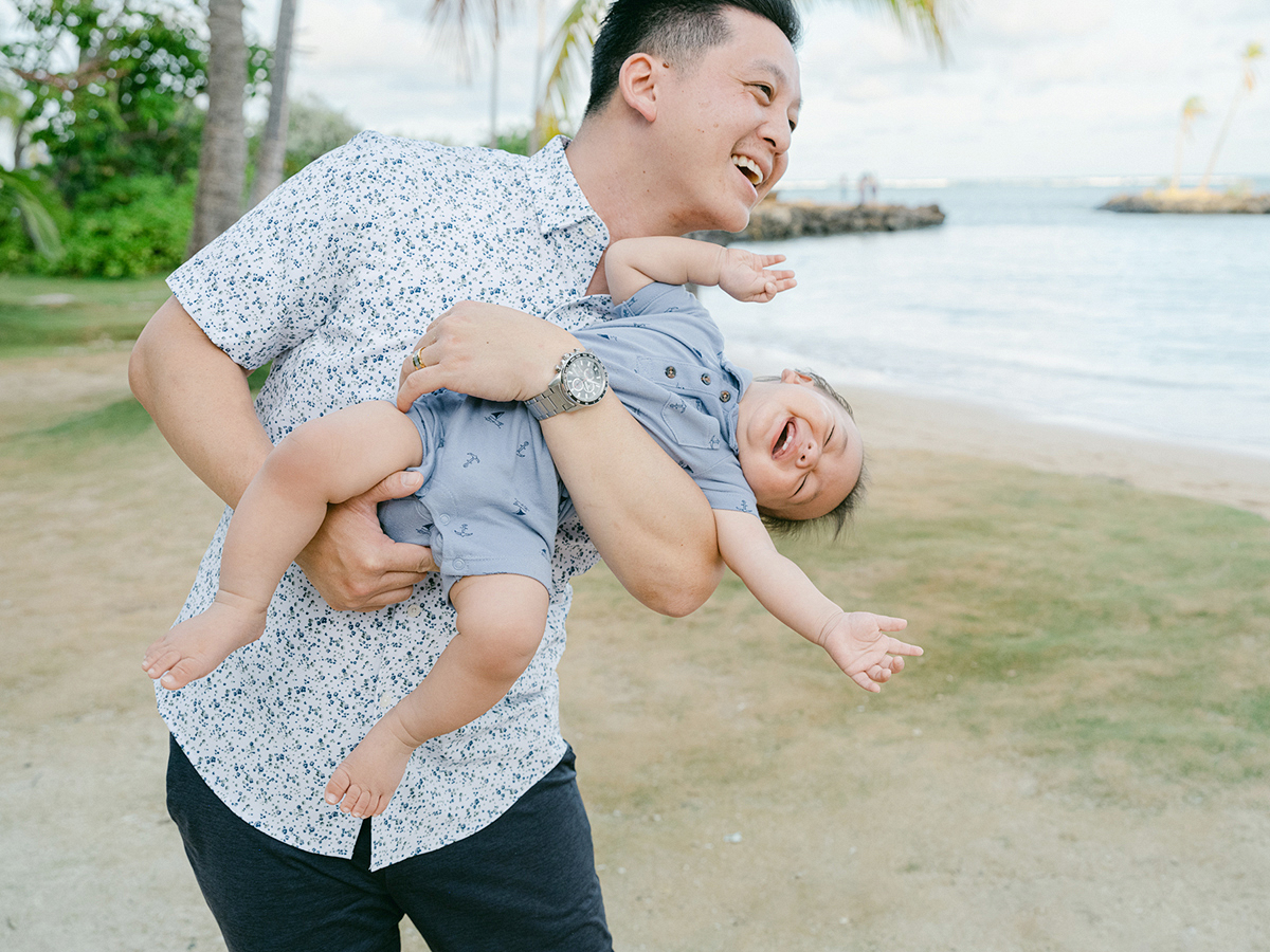 Honolulu family photos by Laura Ivanova Photography