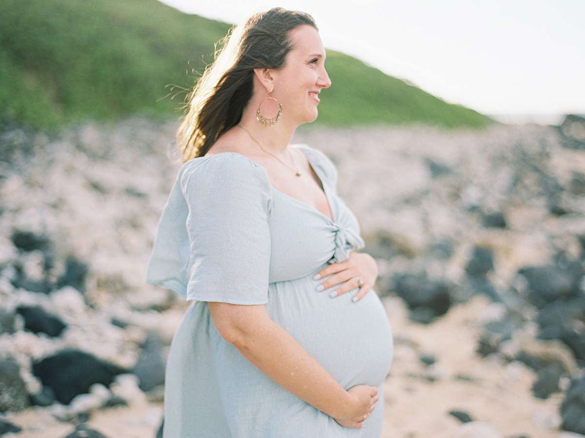 Oahu maternity photography session on film by photographer, Laura Ivanova