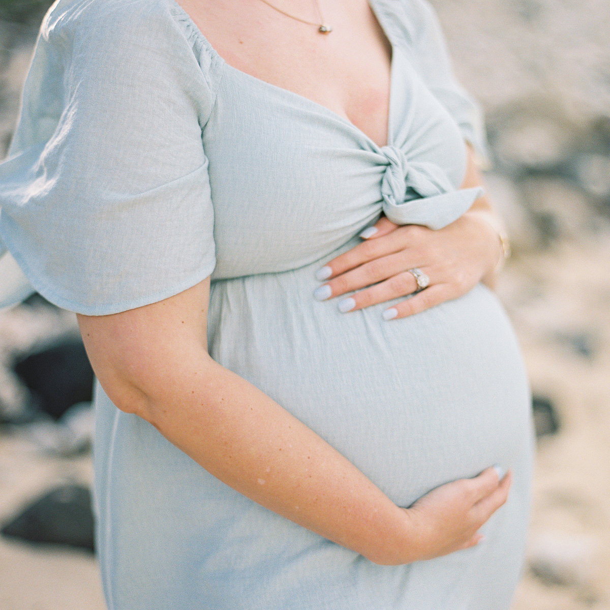 Oahu maternity photography session on film by photographer, Laura Ivanova