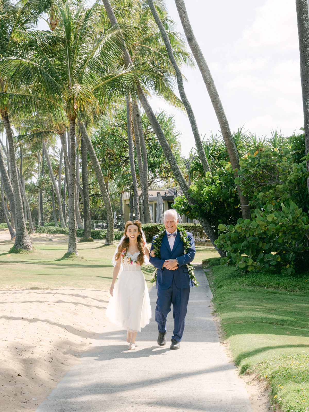 Small wedding ceremony at Waialae Beach on Oahu, Hawaii. Captured by Laura Ivanova Photography