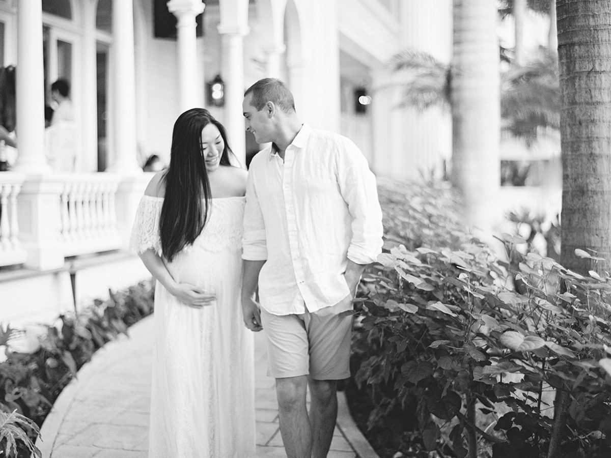 Hawaii couples session on film by Laura Ivanova Photography