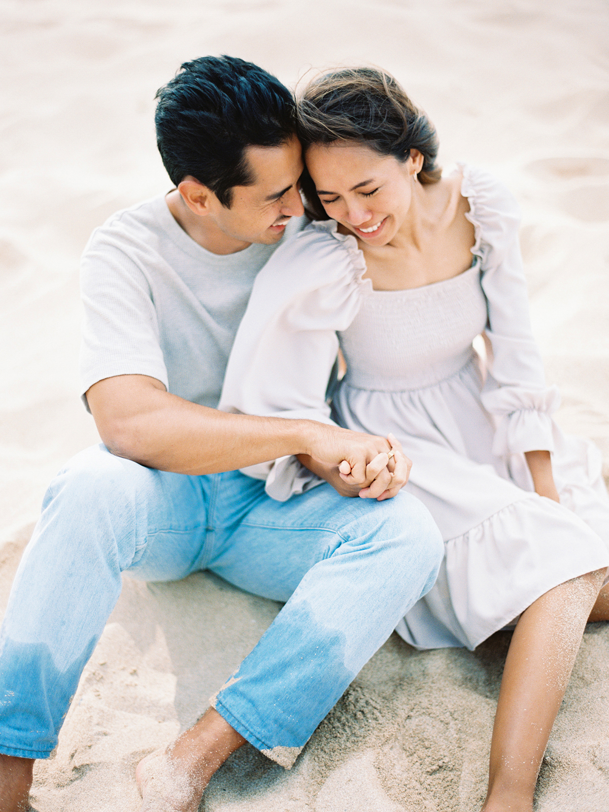 Oahu couples photo session by Laura Ivanova Photography