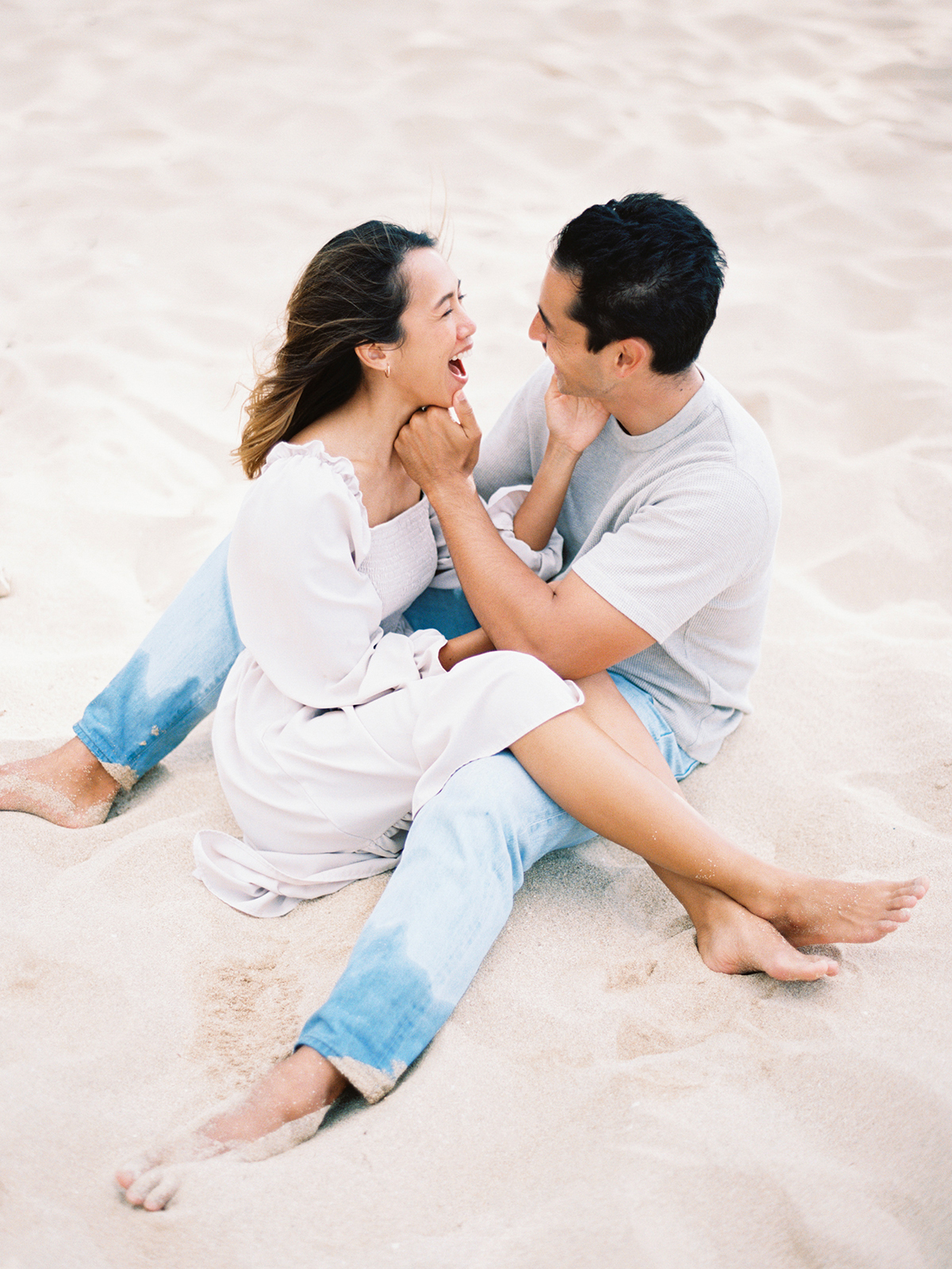 Oahu couples photo session by Laura Ivanova Photography