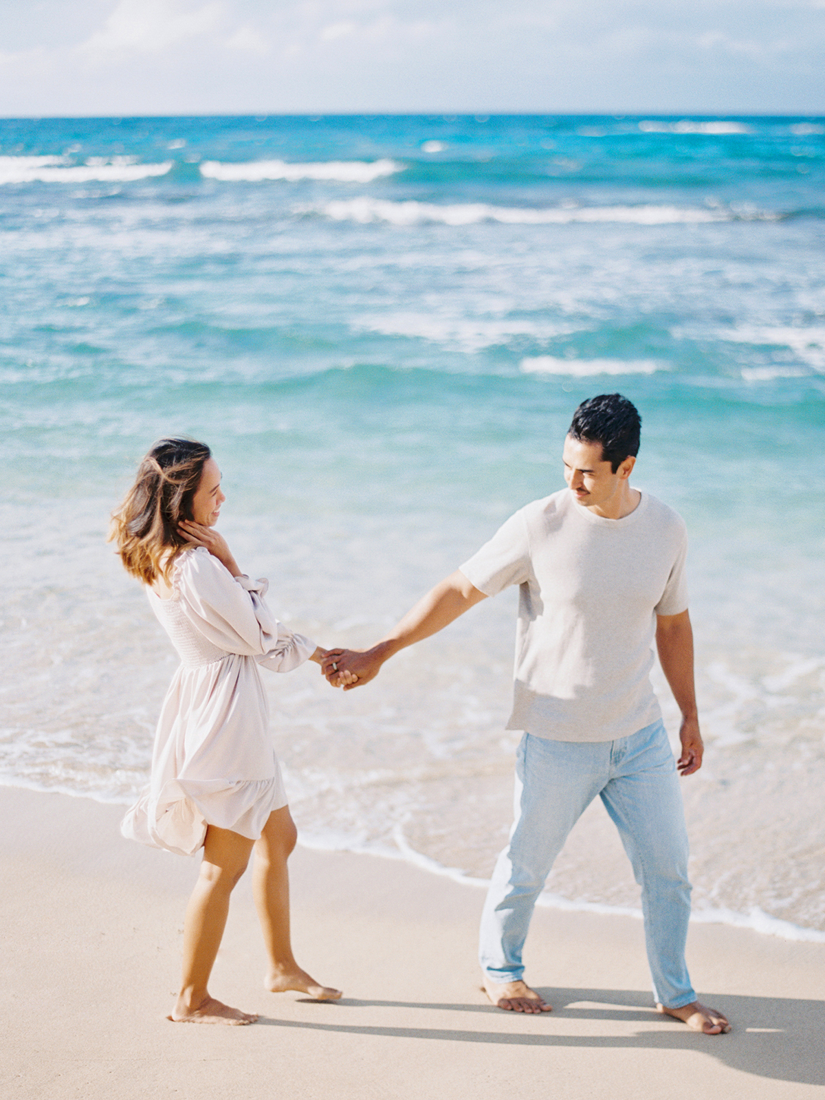 Oahu couples photo session by Laura Ivanova Photography