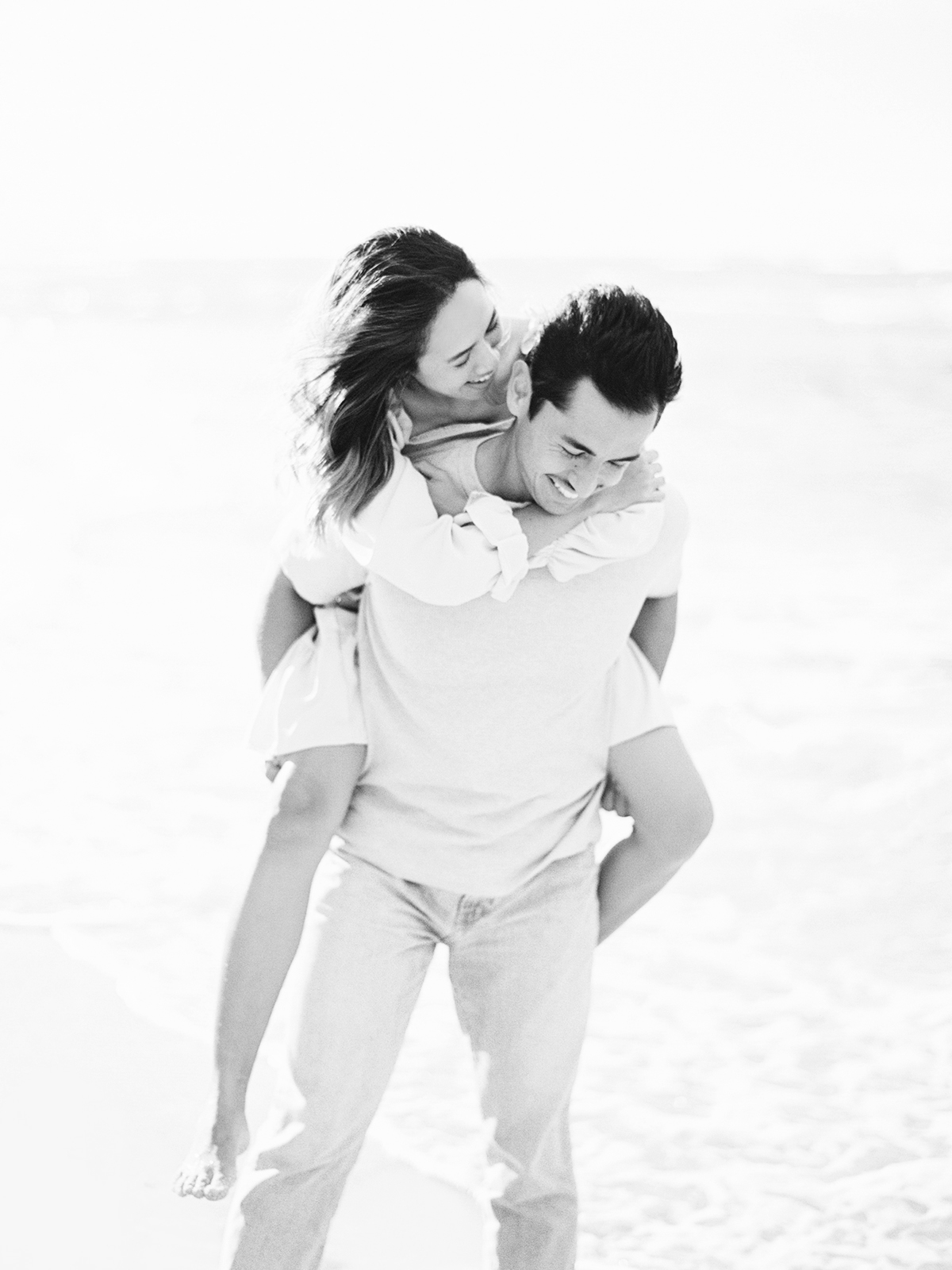 Oahu couples photo session by Laura Ivanova Photography