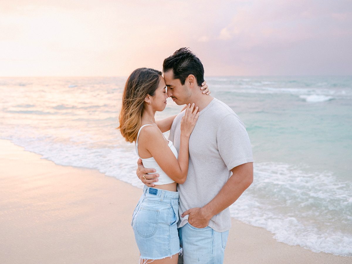 Hawaii sunset engagement session by film photographer, Laura Ivanova