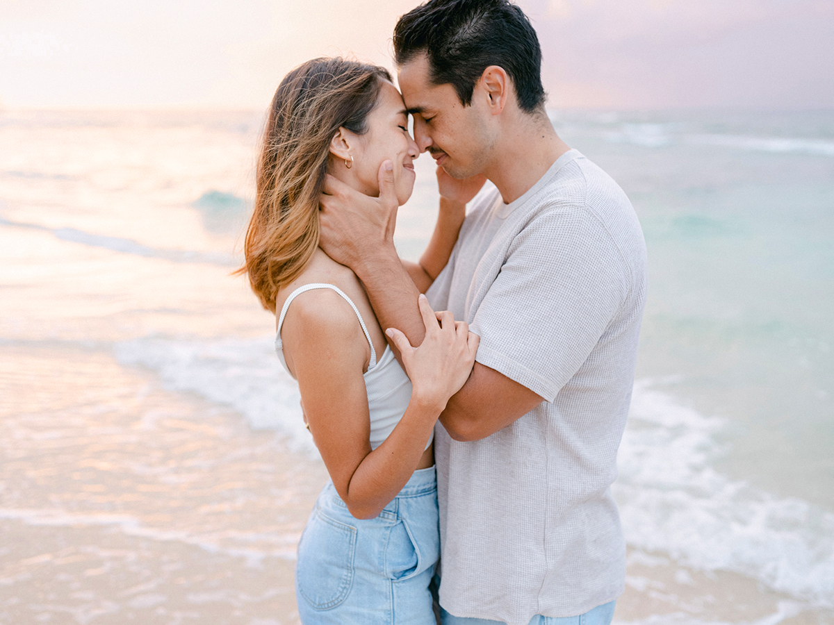 Hawaii sunset engagement session by film photographer, Laura Ivanova