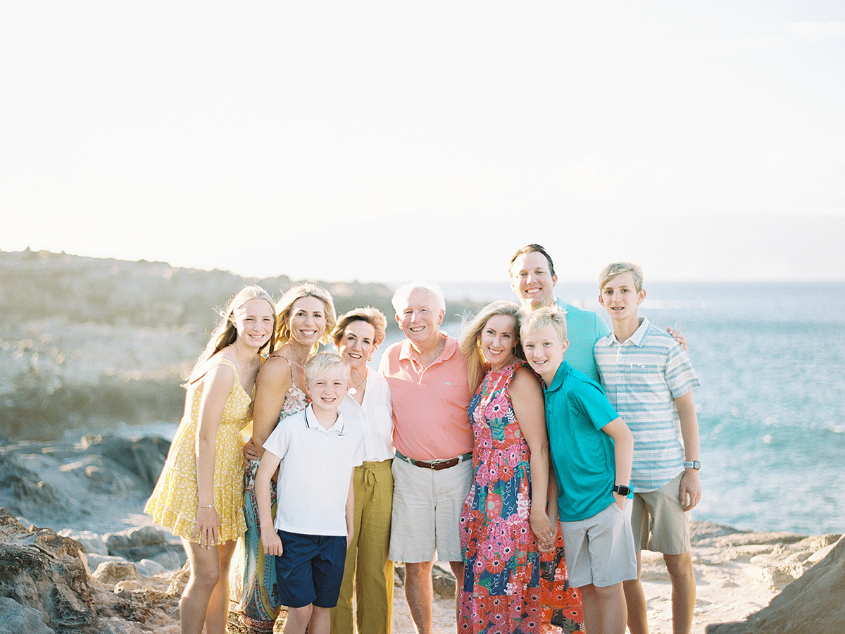 Hawaii extended family photo session by Laura Ivanova Photography