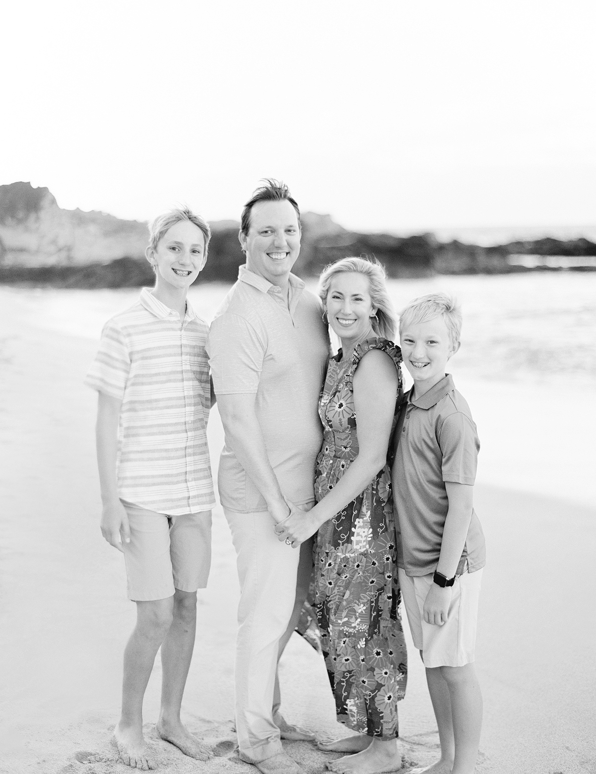 Hawaii extended family photo session by Laura Ivanova Photography